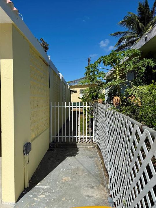 For Sale: $375,000 (4 beds, 2 baths, 1850 Square Feet)