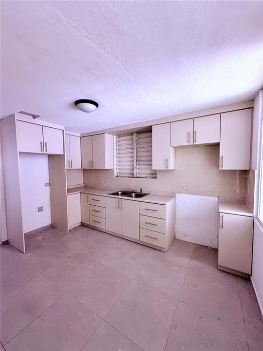 For Sale: $375,000 (4 beds, 2 baths, 1850 Square Feet)