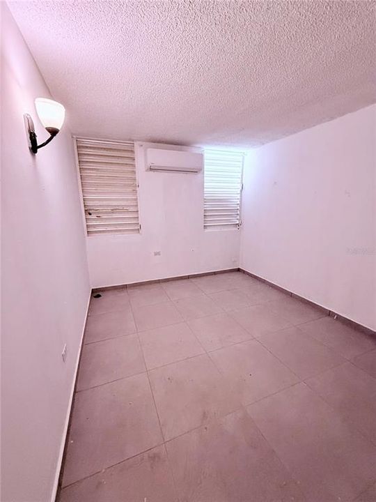 For Sale: $375,000 (4 beds, 2 baths, 1850 Square Feet)