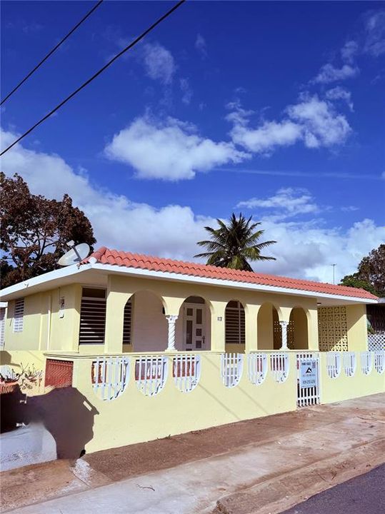 For Sale: $375,000 (4 beds, 2 baths, 1850 Square Feet)