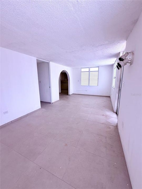 For Sale: $375,000 (4 beds, 2 baths, 1850 Square Feet)