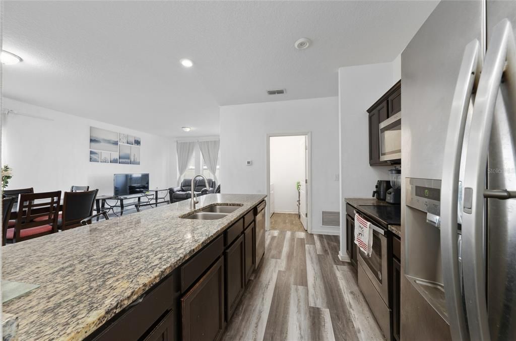 For Rent: $2,200 (3 beds, 2 baths, 1414 Square Feet)