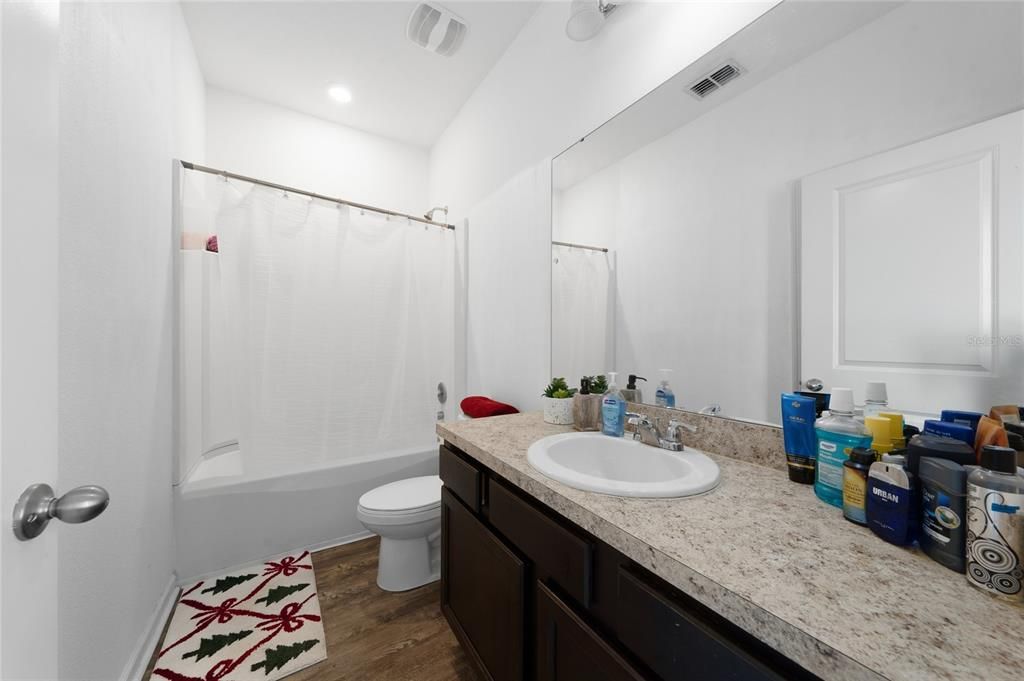 For Rent: $2,200 (3 beds, 2 baths, 1414 Square Feet)