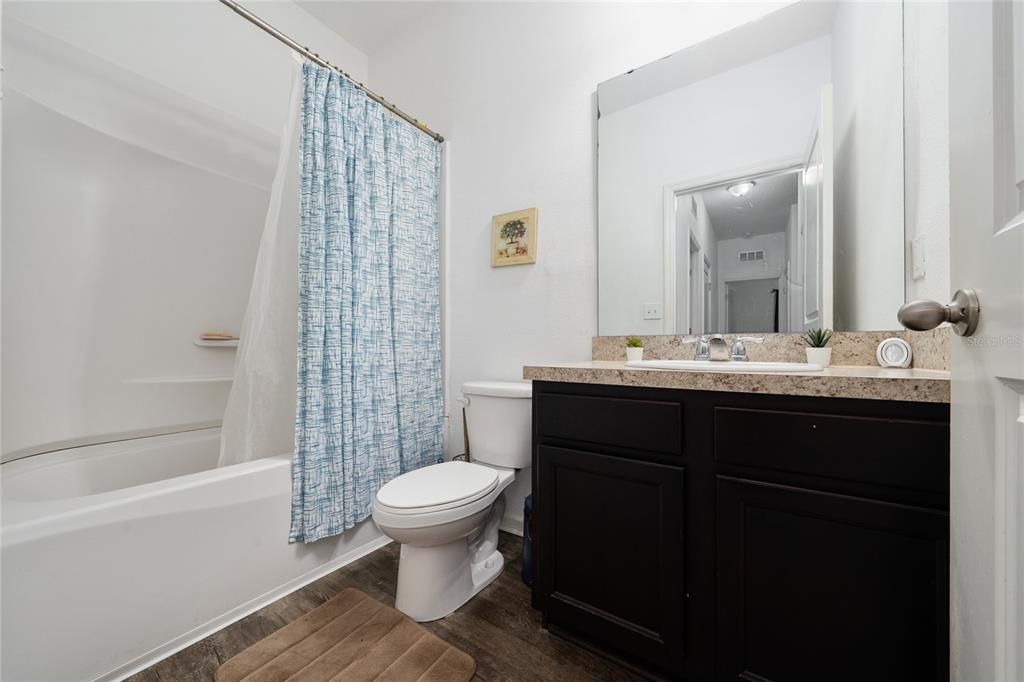 For Rent: $2,200 (3 beds, 2 baths, 1414 Square Feet)