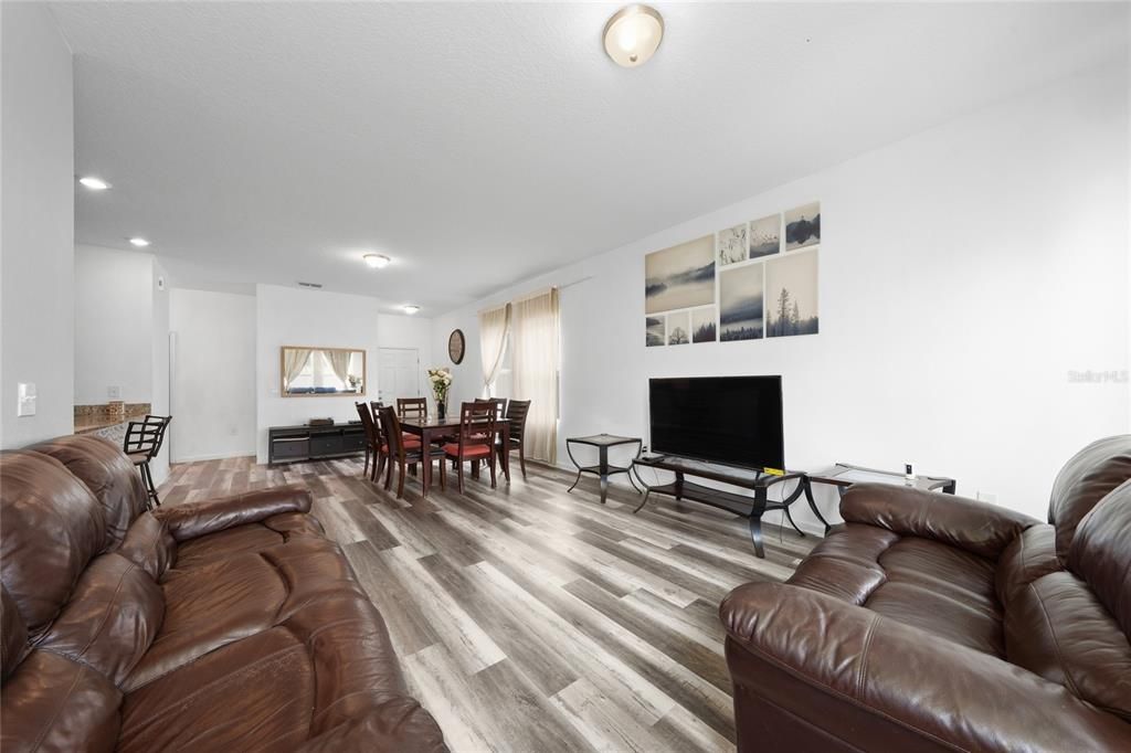 For Rent: $2,200 (3 beds, 2 baths, 1414 Square Feet)