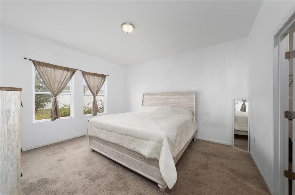 For Rent: $2,200 (3 beds, 2 baths, 1414 Square Feet)