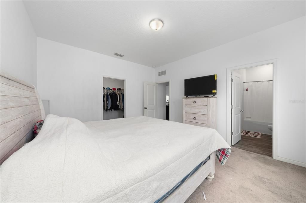 For Rent: $2,200 (3 beds, 2 baths, 1414 Square Feet)