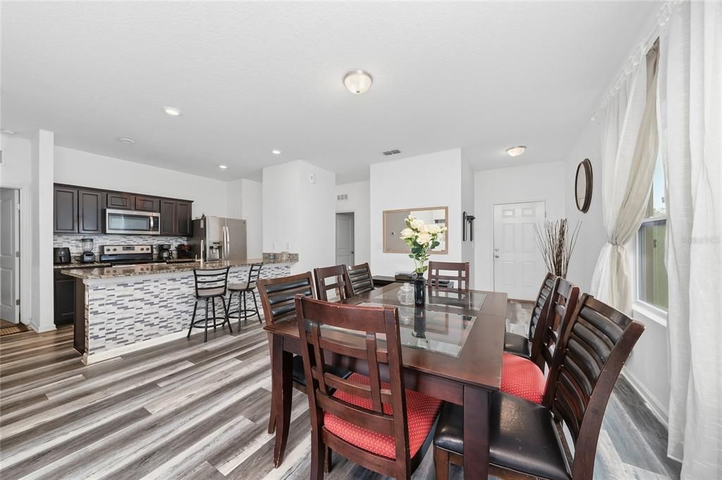 For Rent: $2,200 (3 beds, 2 baths, 1414 Square Feet)