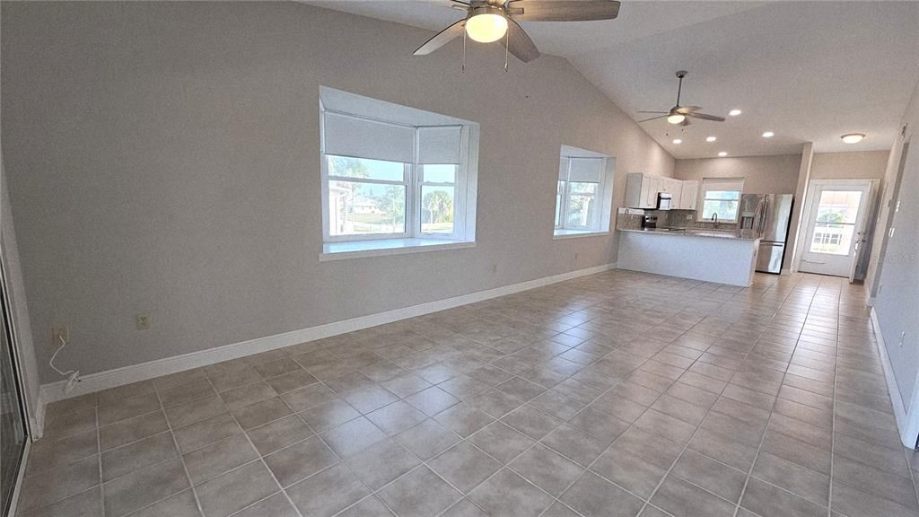 出租: $1,525 (2 贝兹, 2 浴室, 1134 平方英尺)