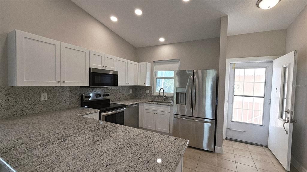 出租: $1,525 (2 贝兹, 2 浴室, 1134 平方英尺)