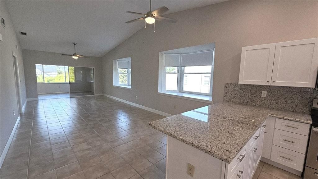 出租: $1,525 (2 贝兹, 2 浴室, 1134 平方英尺)