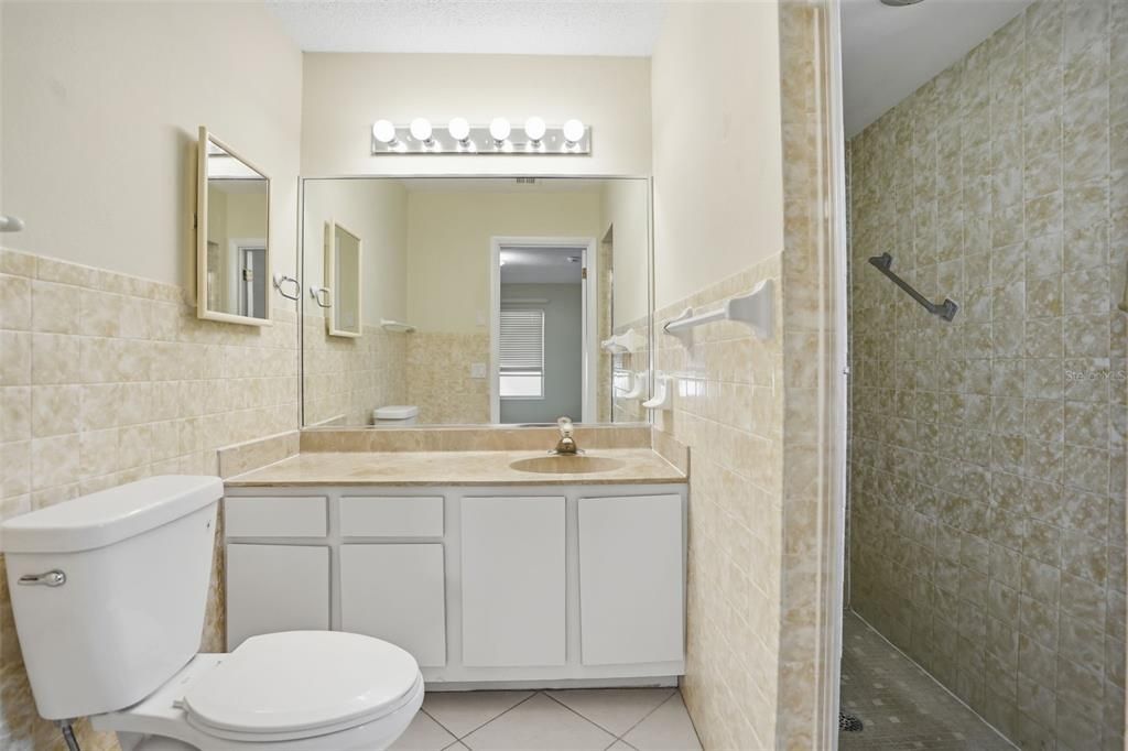 出租: $1,995 (3 贝兹, 3 浴室, 2066 平方英尺)