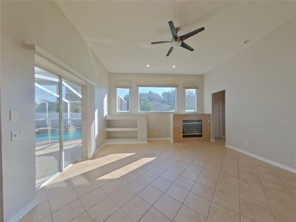 For Rent: $2,839 (4 beds, 3 baths, 2556 Square Feet)