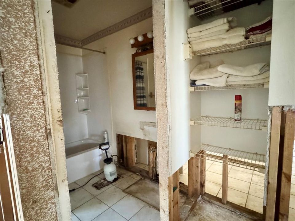 For Sale: $300,000 (3 beds, 2 baths, 1488 Square Feet)