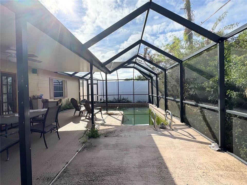 For Sale: $300,000 (3 beds, 2 baths, 1488 Square Feet)