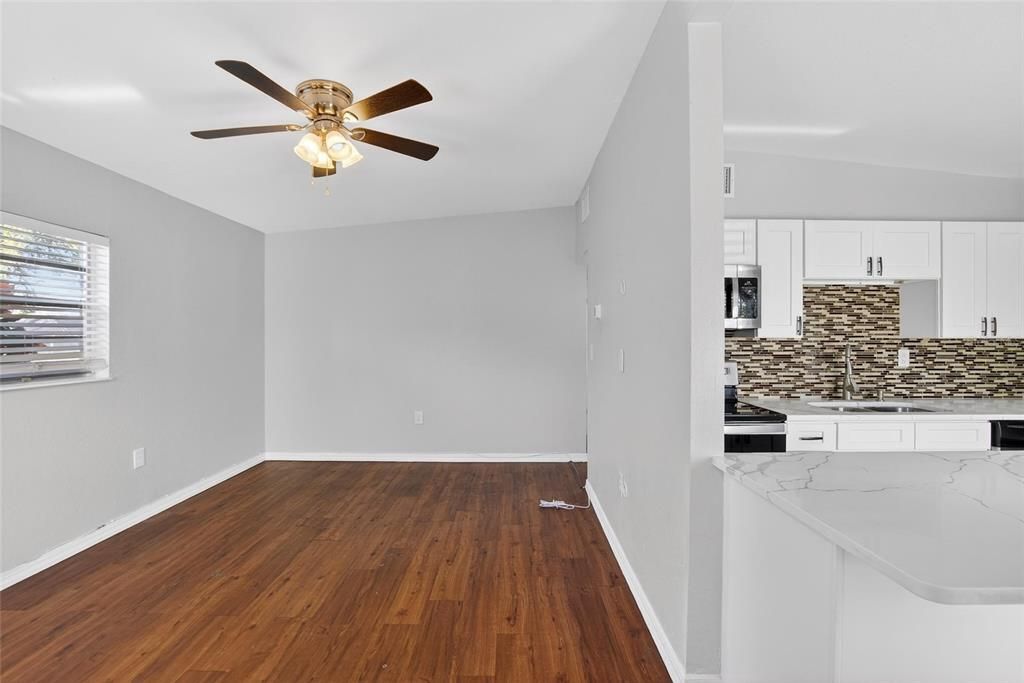 En Venta: $249,900 (3 camas, 2 baños, 1200 Pies cuadrados)