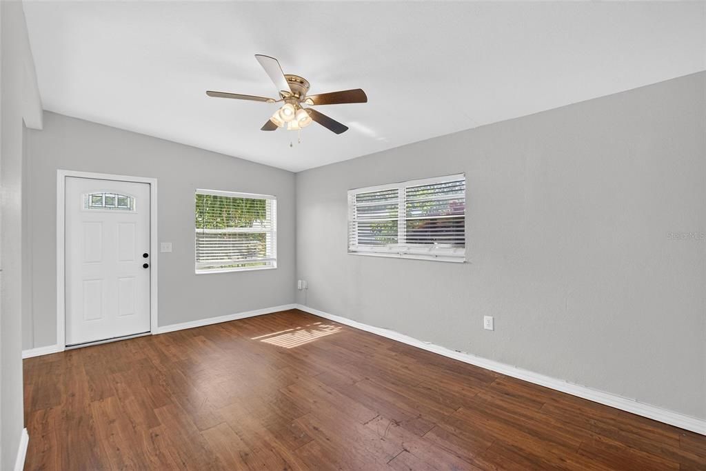 En Venta: $249,900 (3 camas, 2 baños, 1200 Pies cuadrados)