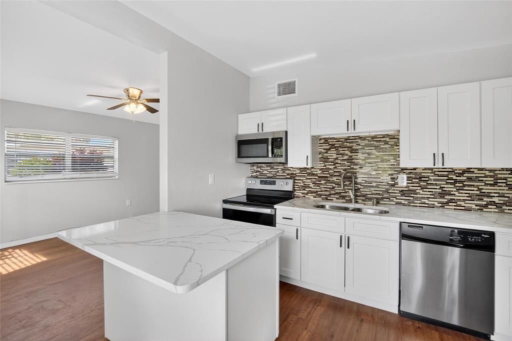 En Venta: $249,900 (3 camas, 2 baños, 1200 Pies cuadrados)