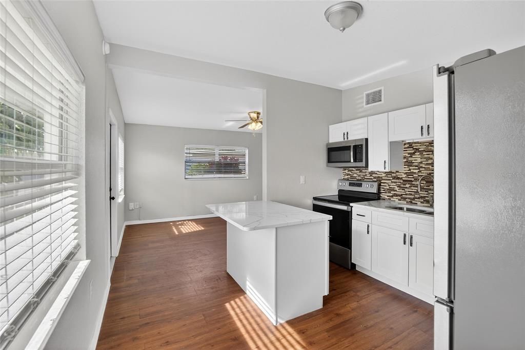 En Venta: $249,900 (3 camas, 2 baños, 1200 Pies cuadrados)