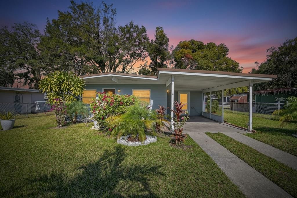 En Venta: $249,900 (3 camas, 2 baños, 1200 Pies cuadrados)