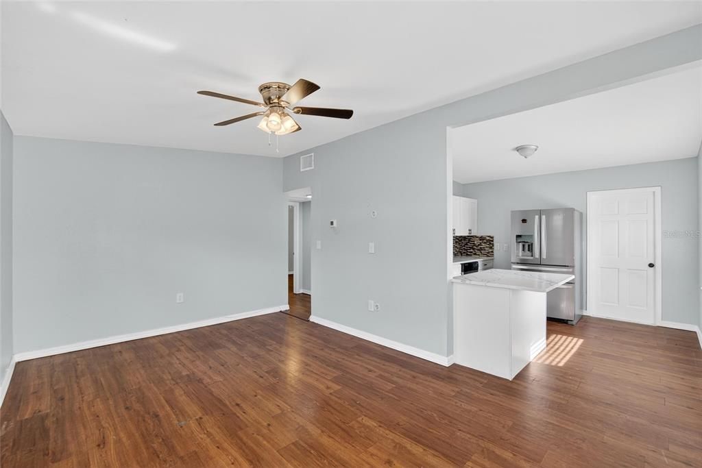 En Venta: $249,900 (3 camas, 2 baños, 1200 Pies cuadrados)