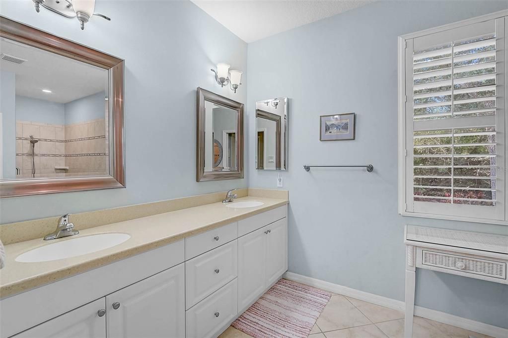 For Sale: $419,500 (2 beds, 2 baths, 1975 Square Feet)