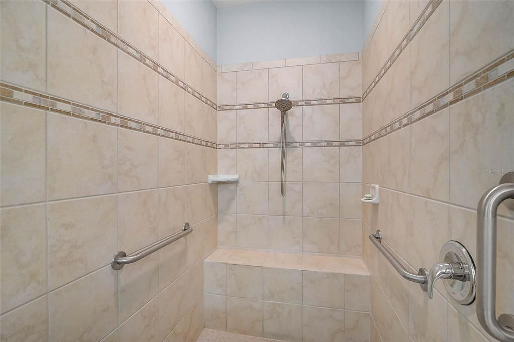 For Sale: $419,500 (2 beds, 2 baths, 1975 Square Feet)