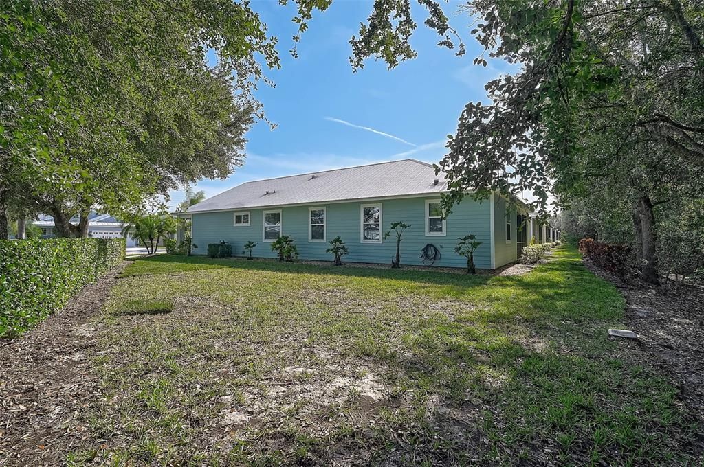 For Sale: $419,500 (2 beds, 2 baths, 1975 Square Feet)