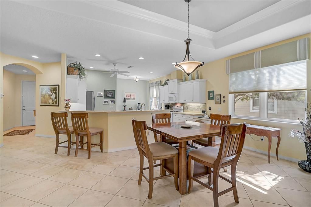 For Sale: $419,500 (2 beds, 2 baths, 1975 Square Feet)