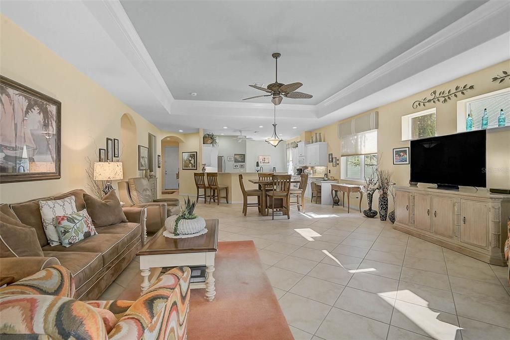 For Sale: $419,500 (2 beds, 2 baths, 1975 Square Feet)