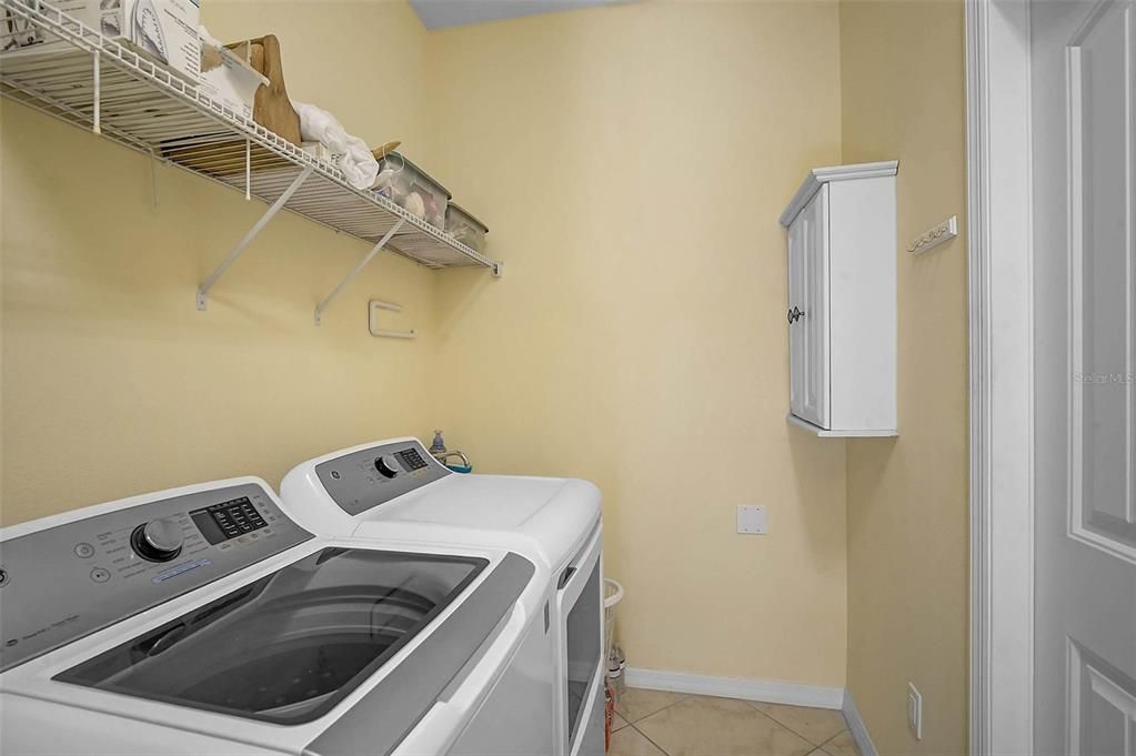 For Sale: $419,500 (2 beds, 2 baths, 1975 Square Feet)