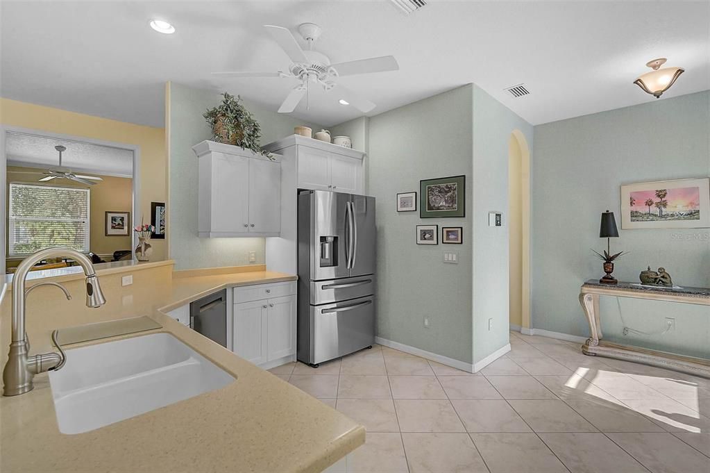 For Sale: $419,500 (2 beds, 2 baths, 1975 Square Feet)