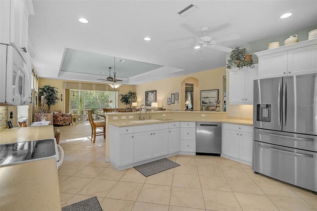 For Sale: $419,500 (2 beds, 2 baths, 1975 Square Feet)