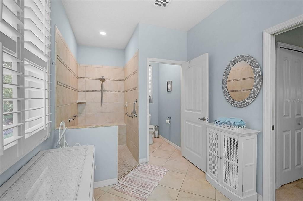 For Sale: $419,500 (2 beds, 2 baths, 1975 Square Feet)