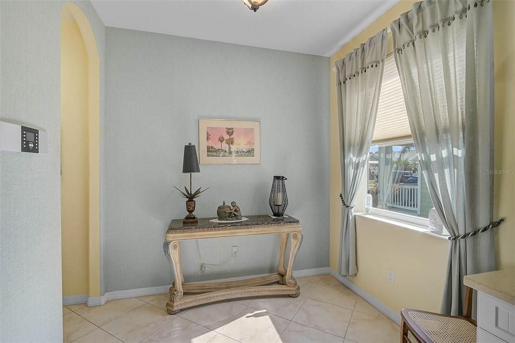 For Sale: $419,500 (2 beds, 2 baths, 1975 Square Feet)