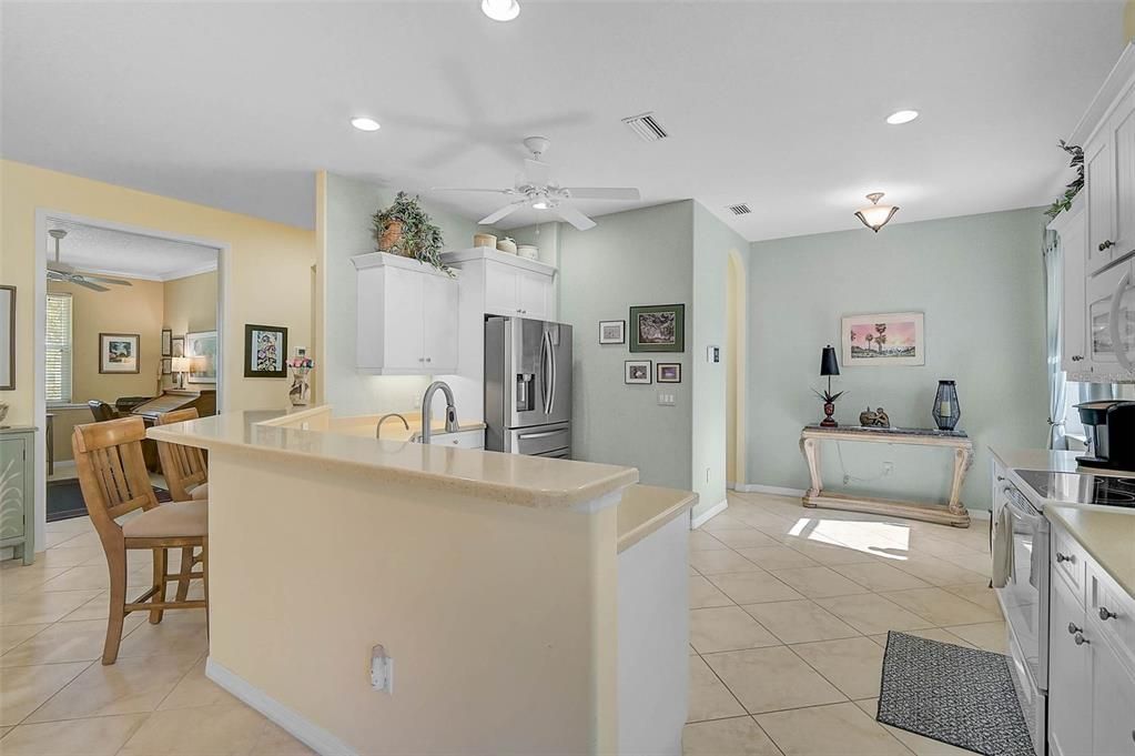 For Sale: $419,500 (2 beds, 2 baths, 1975 Square Feet)