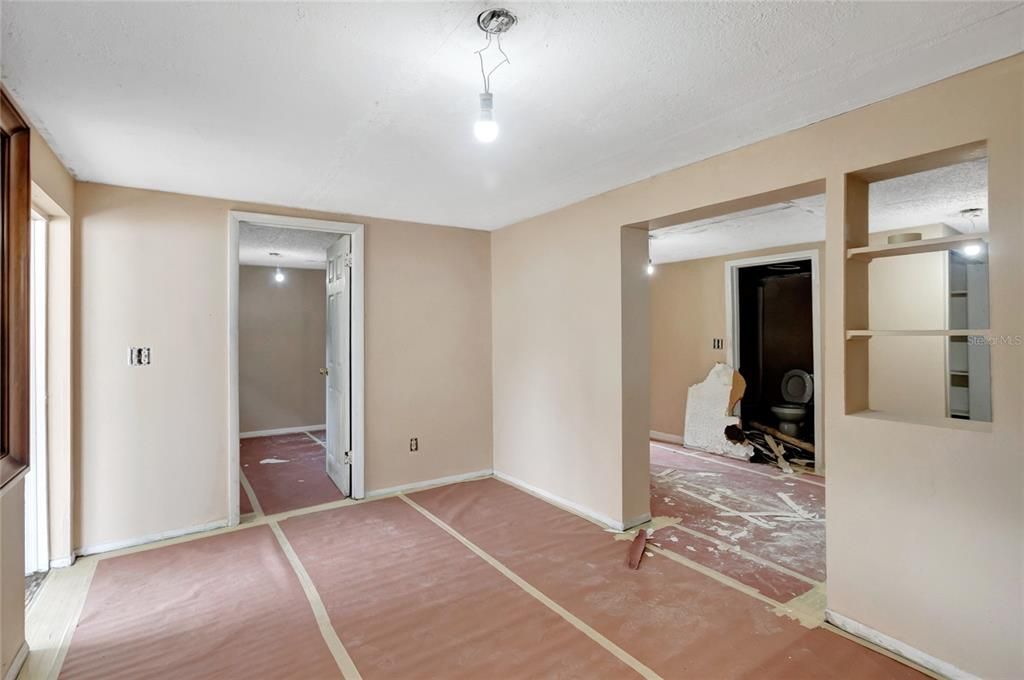 На продажу: $129,900 (2 спален, 1 ванн, 676 Квадратных фут)