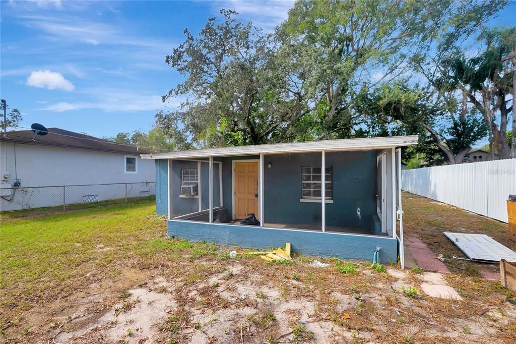 На продажу: $129,900 (2 спален, 1 ванн, 676 Квадратных фут)