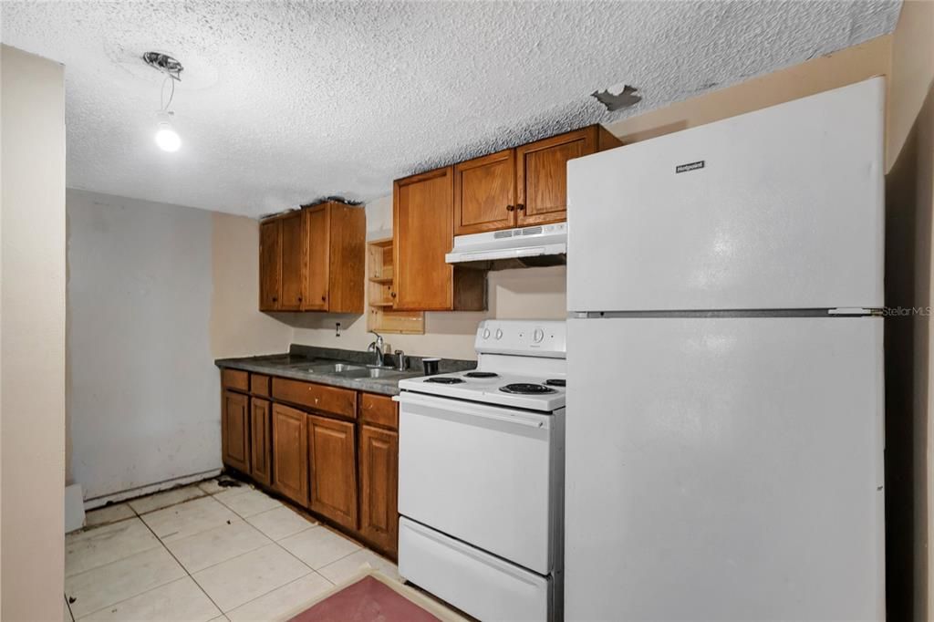 На продажу: $129,900 (2 спален, 1 ванн, 676 Квадратных фут)