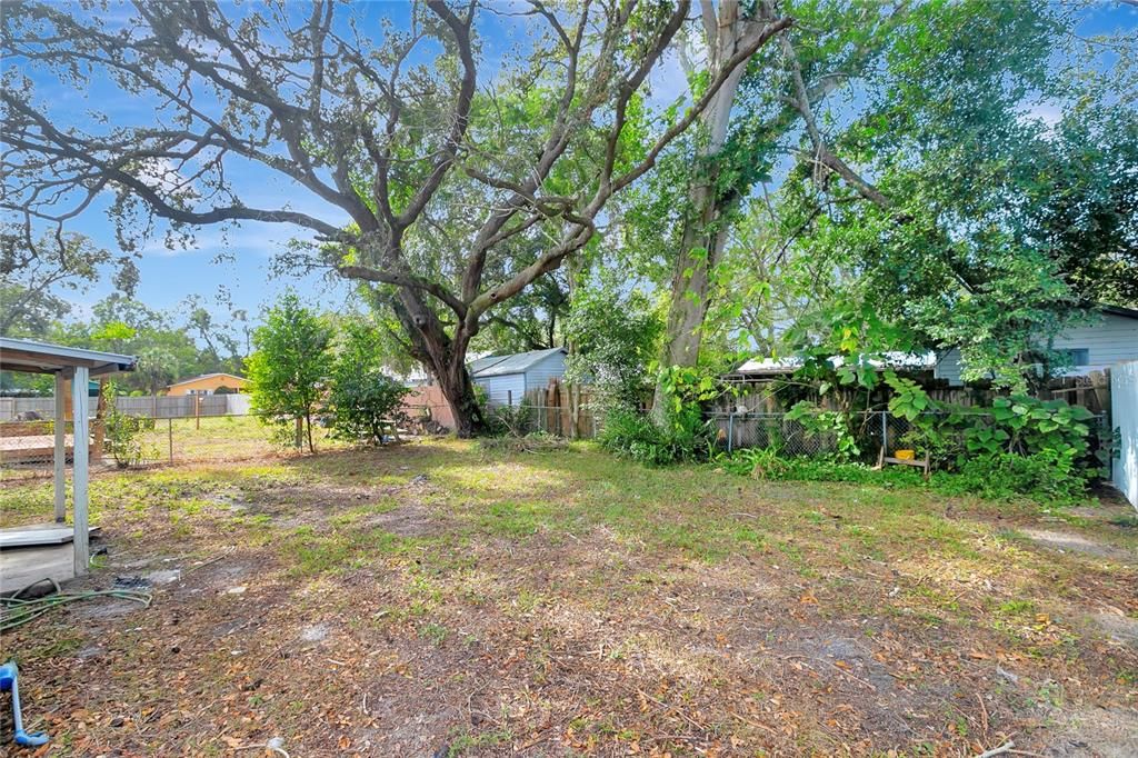 На продажу: $129,900 (2 спален, 1 ванн, 676 Квадратных фут)