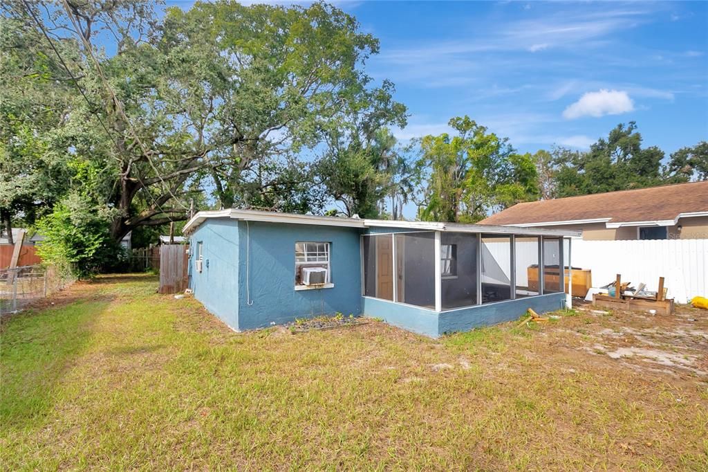 На продажу: $129,900 (2 спален, 1 ванн, 676 Квадратных фут)