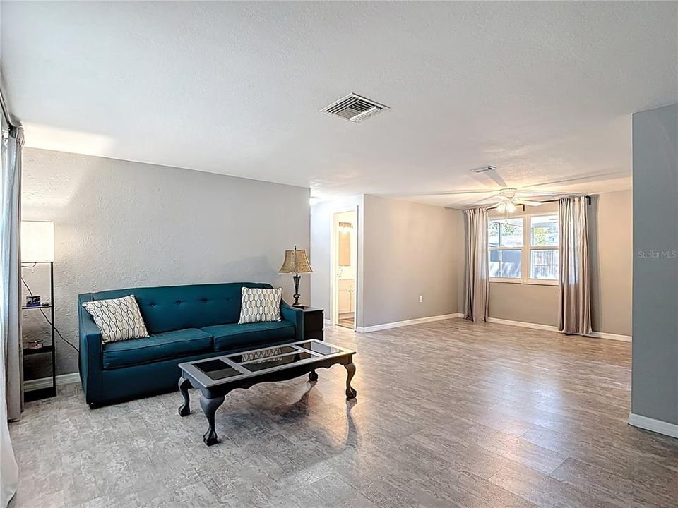 For Sale: $234,500 (2 beds, 2 baths, 1275 Square Feet)