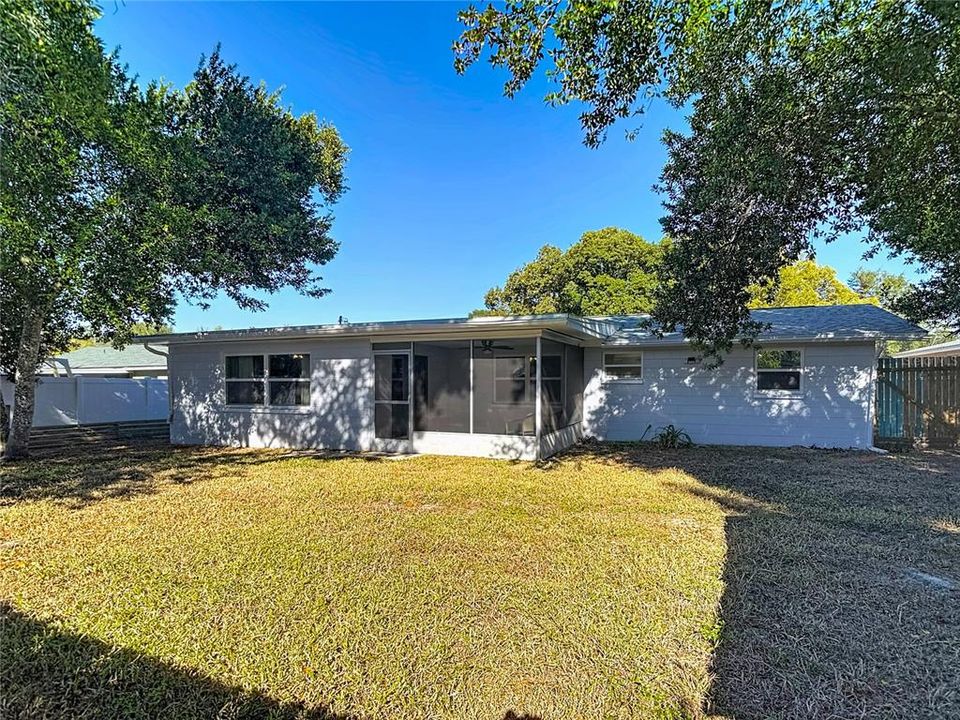 For Sale: $234,500 (2 beds, 2 baths, 1275 Square Feet)