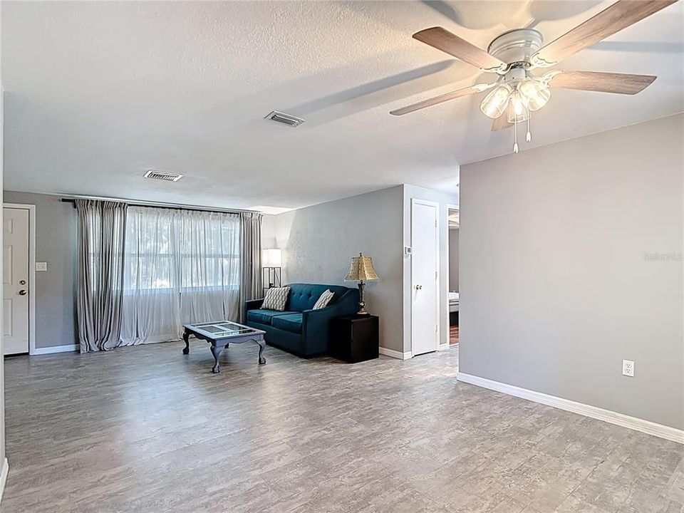 For Sale: $234,500 (2 beds, 2 baths, 1275 Square Feet)