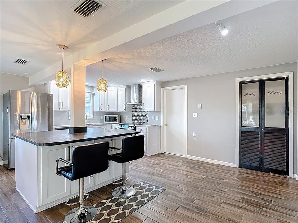 For Sale: $234,500 (2 beds, 2 baths, 1275 Square Feet)