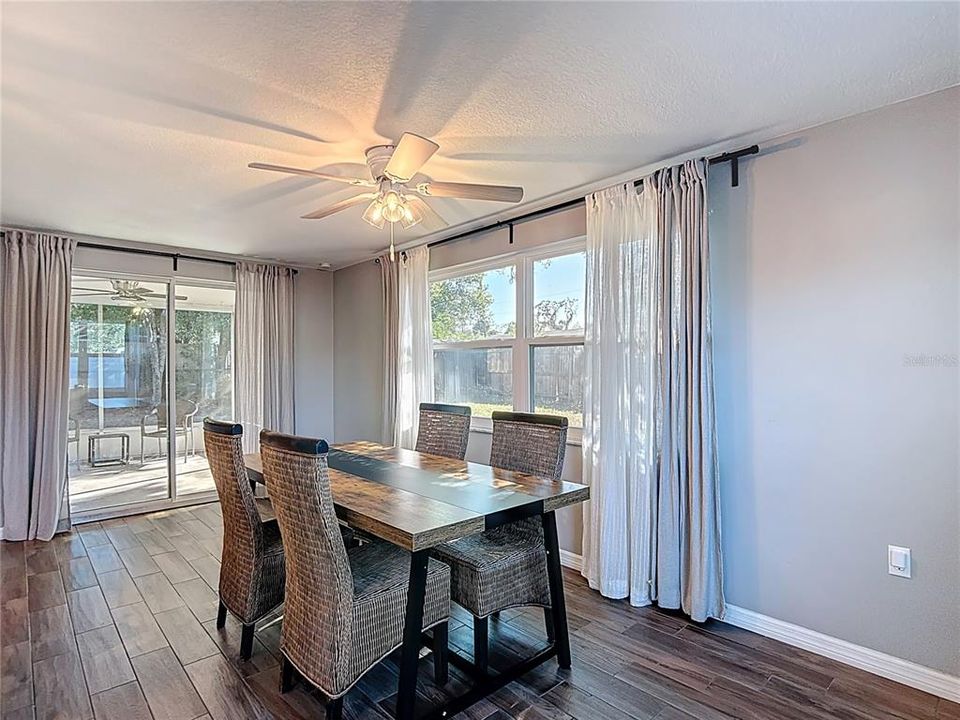 For Sale: $234,500 (2 beds, 2 baths, 1275 Square Feet)