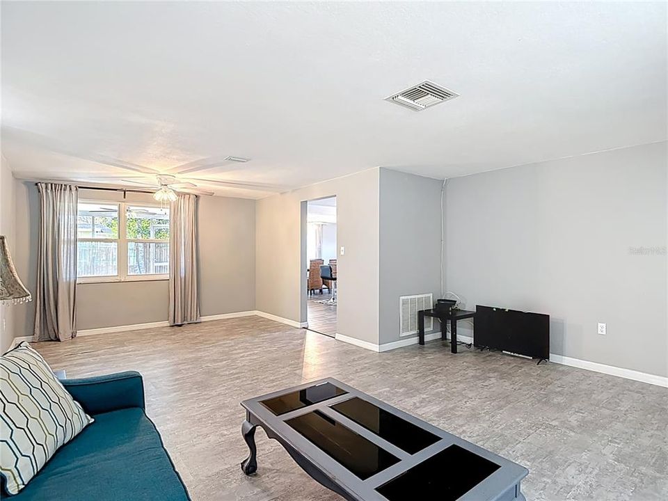 For Sale: $234,500 (2 beds, 2 baths, 1275 Square Feet)