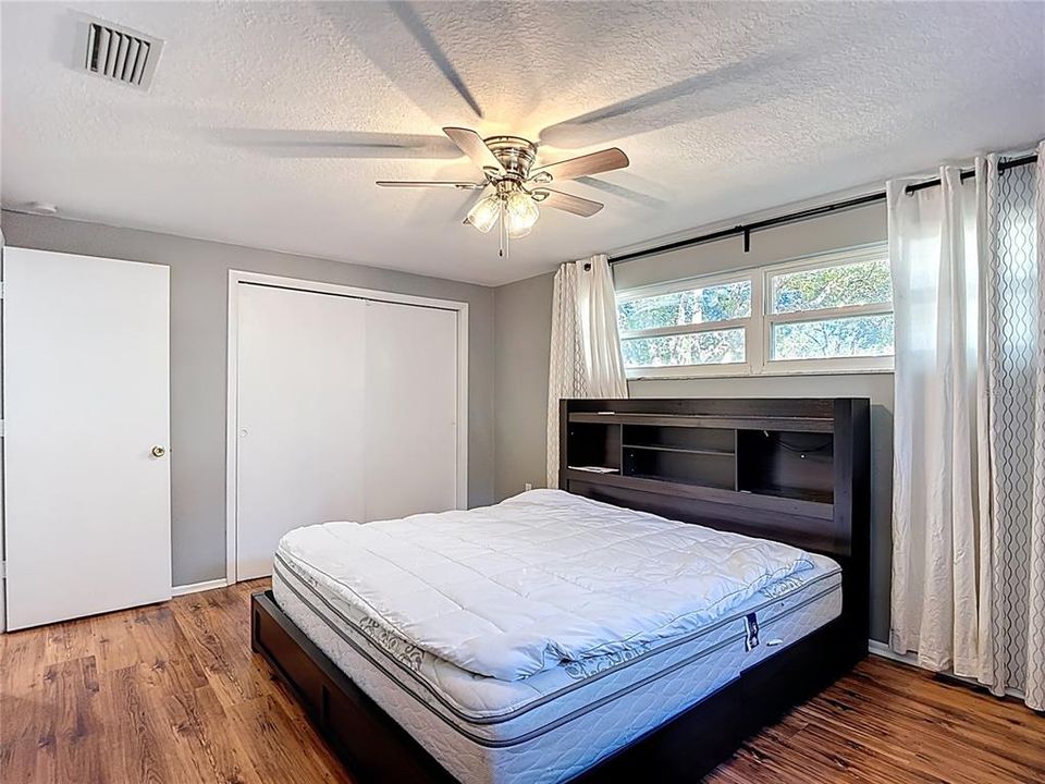 For Sale: $234,500 (2 beds, 2 baths, 1275 Square Feet)