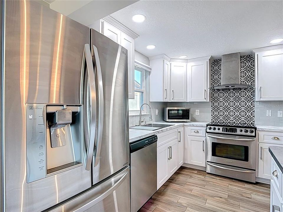 For Sale: $234,500 (2 beds, 2 baths, 1275 Square Feet)