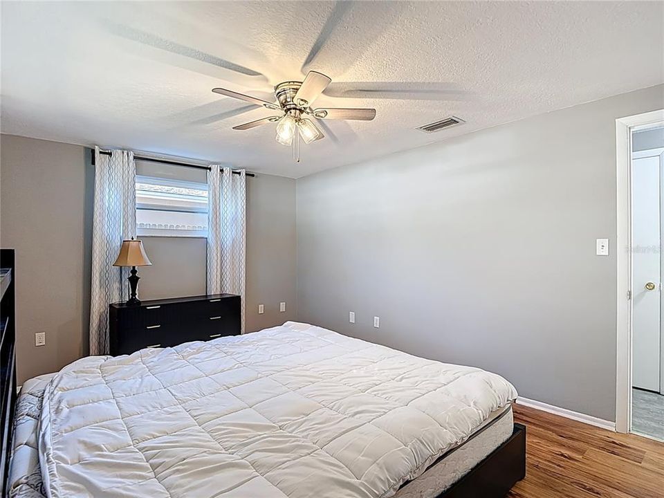 For Sale: $234,500 (2 beds, 2 baths, 1275 Square Feet)